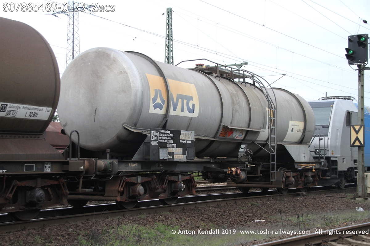 807865469-0_33_Zacs.JPG
